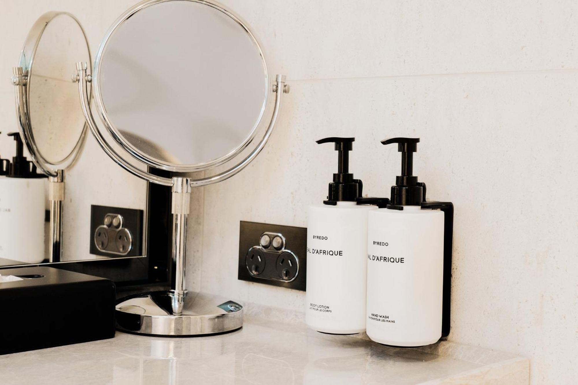 Intercontinental Wellington By Ihg Exterior foto Soap dispensers