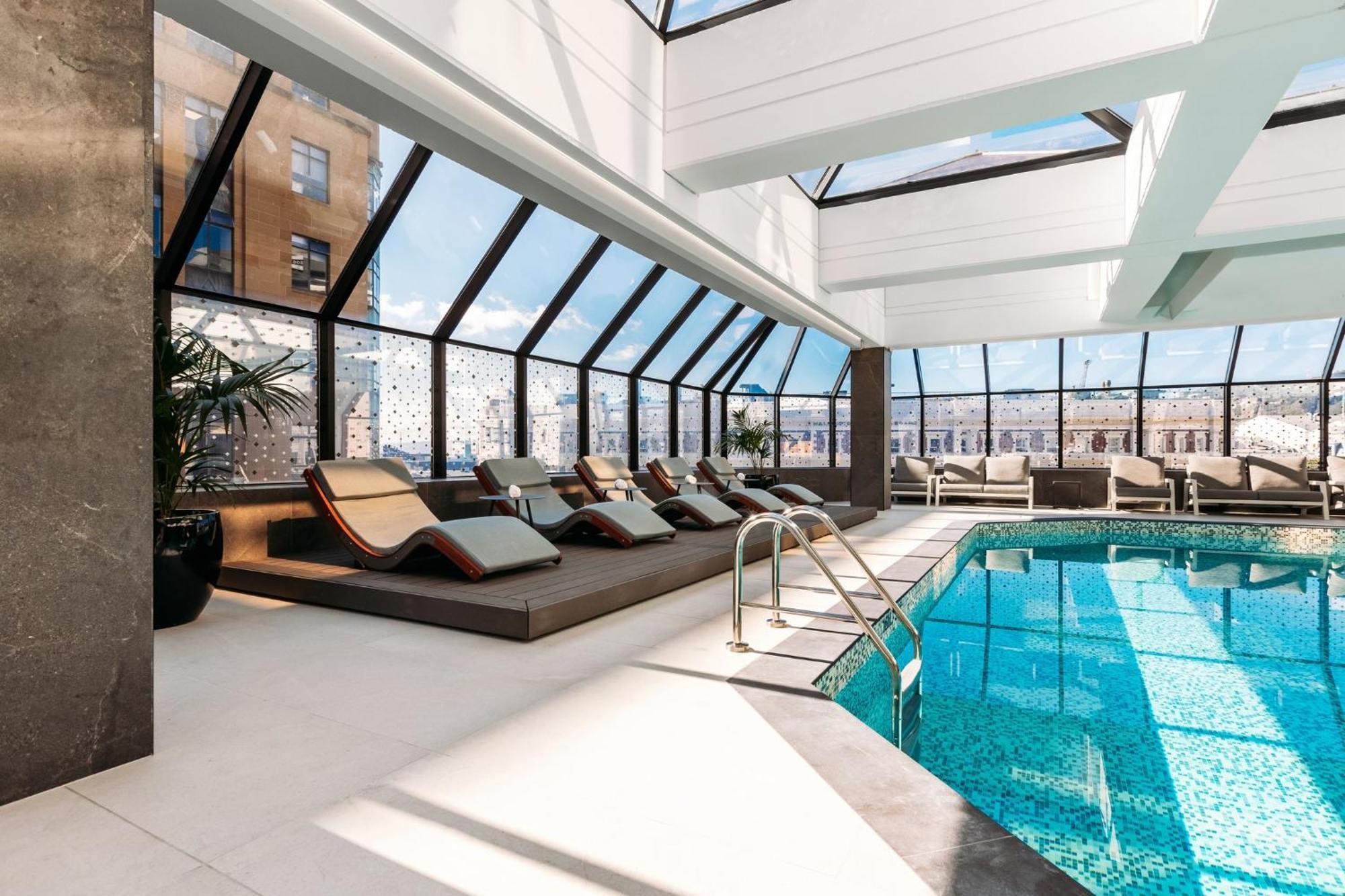 Intercontinental Wellington By Ihg Exterior foto The pool at the 100 East 53rd Street building