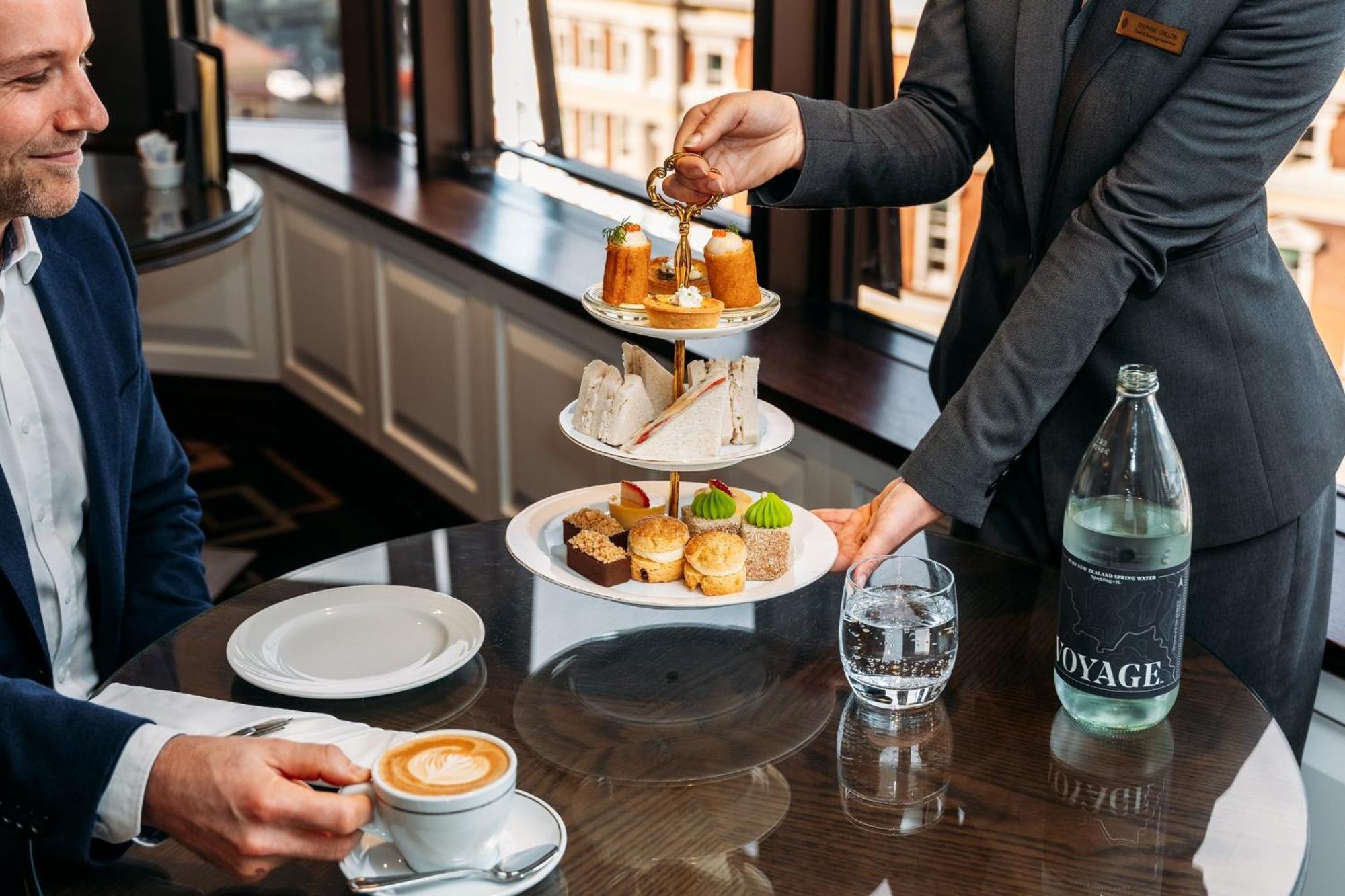 Intercontinental Wellington By Ihg Exterior foto A butler serving afternoon tea
